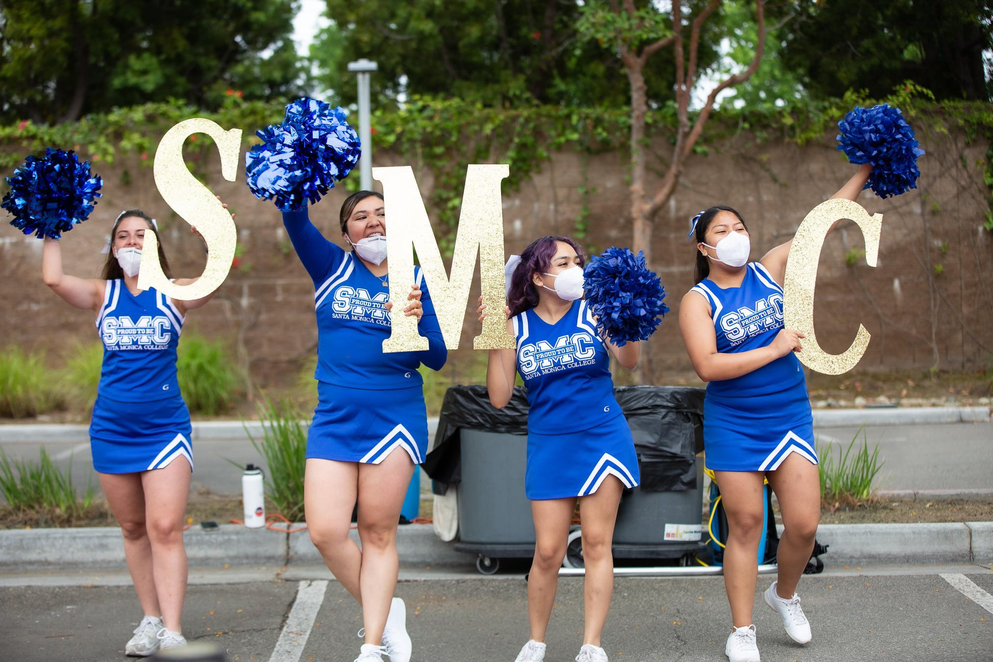 SMC cheerleaders